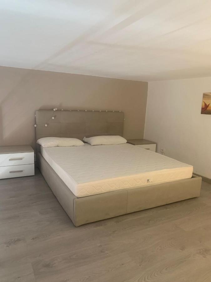 Odeon Apartment In Centro A Ливорно Екстериор снимка