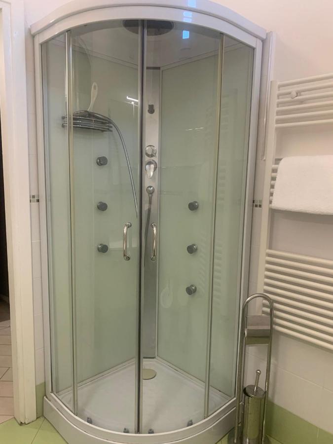 Odeon Apartment In Centro A Ливорно Екстериор снимка